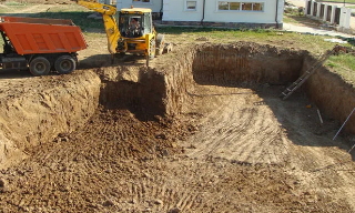 Рытье котлованов под фундамент в Клинцах – цена от 2554 руб. за м3 | 2Землекопа-Клы