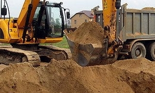 Выкопать яму экскаватором в Клинцах от 920 руб. - 2Землекопа-Клы